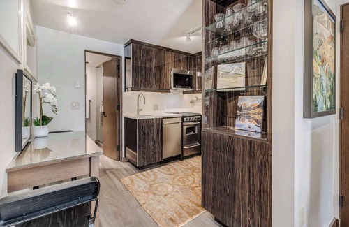 West End Apartment | Updated Studio in Aspen Core
