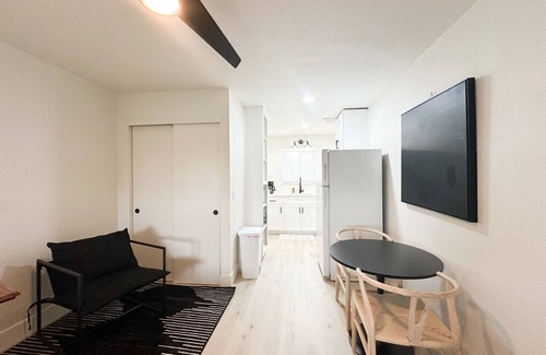Salida Apartment | Updated studio in Salida ca. HWY 99 located 1 mile away. Kaiser 2 mi away