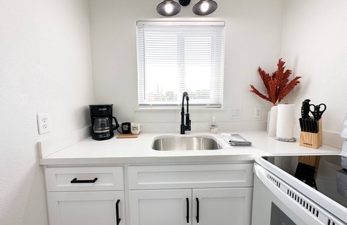 Salida Apartment | Updated studio in Salida ca. HWY 99 located 1 mile away. Kaiser 2 mi away