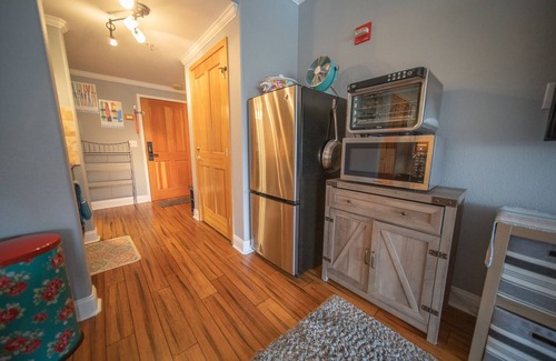 Mountain House Condo | Updated Studio with a free shuttle to the slopes!