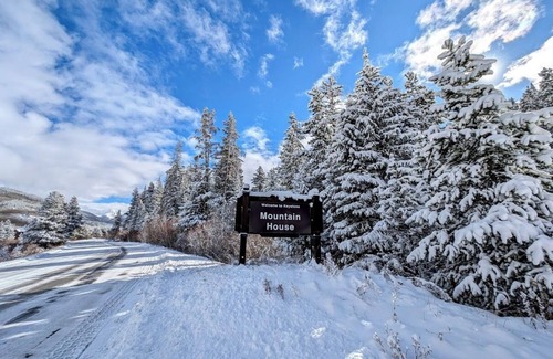 Mountain House Condo | Updated Studio with a free shuttle to the slopes!