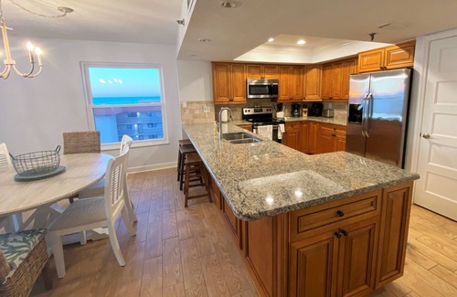 Redington Shores Condo | Updated top floor corner unit - on beach with spectacular views