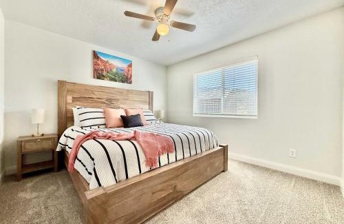 Glendale House | Updated townhouse just minutes from Zion with hot tub