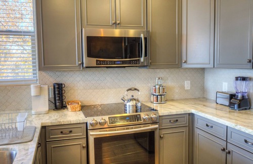 Chandler House | Updated Townhouse Pool & Hot Tub