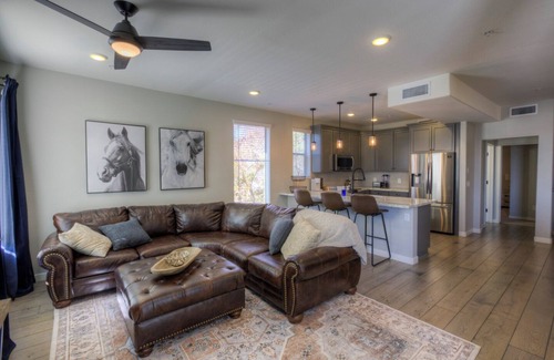 Chandler House | Updated Townhouse Pool & Hot Tub