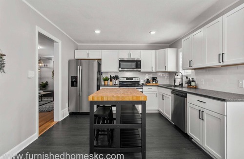 Mission House | Updtd 4 BR Home|Safe|Quiet|30 DAY Stays