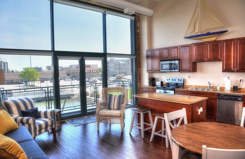 Sandusky Condo | Upgrade Your Stay.On Sandusky Bay!