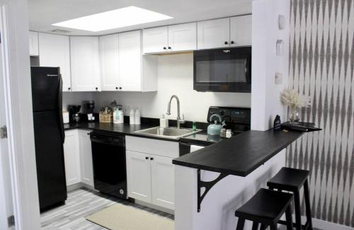 Riverside Apartment | Upgraded Condo Close to All the Tempe Action