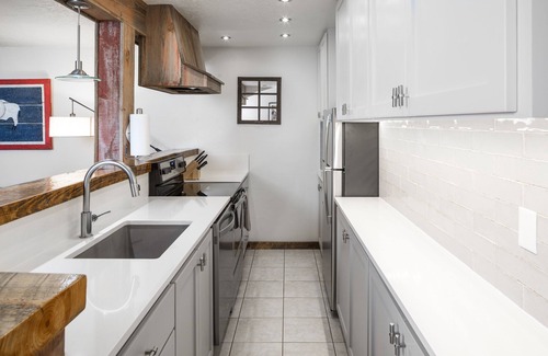 Moose Wilson Road Condo | Upgraded High End Mountain Modern 1BR/BA King Bed Aspens Condo
