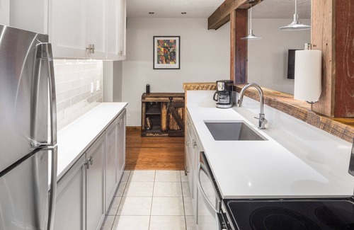 Moose Wilson Road Condo | Upgraded High End Mountain Modern 1BR/BA King Bed Aspens Condo