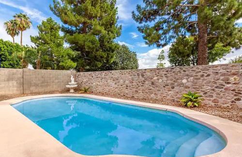 Arrowhead Ranch House | Upgraded Luxury 4 Bedroom Retreat with Pool & BBQ