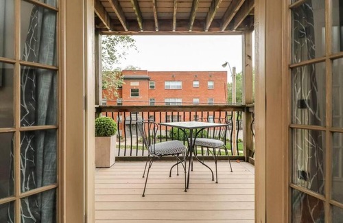 West Plaza House | Upgraded Plaza One King Bedroom