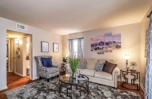 West Plaza House | Upgraded Plaza One King Bedroom
