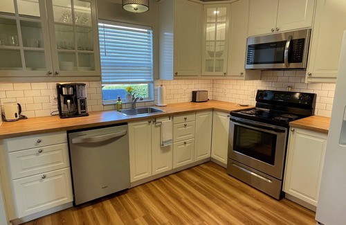 The Villages House | Upgraded Retreat with Golf Cart, BBQ Grill, 2 Bikes – Near Spanish Springs