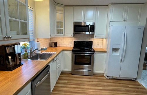 The Villages House | Upgraded Retreat with Golf Cart, BBQ Grill, 2 Bikes – Near Spanish Springs