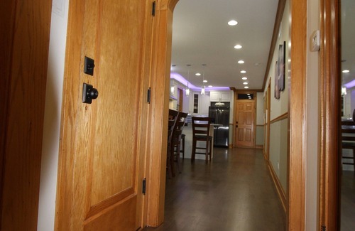 Jefferson Park Apartment | Upgraded,Spacious 3 Bedroom Apartment.