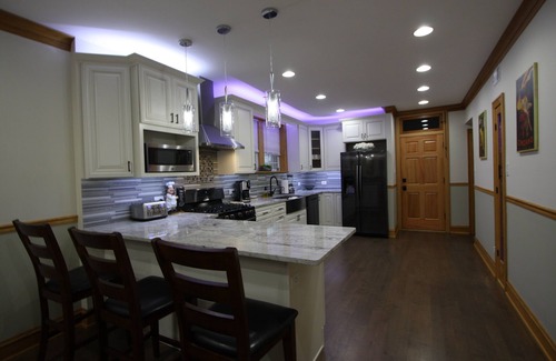 Jefferson Park Apartment | Upgraded,Spacious 3 Bedroom Apartment.