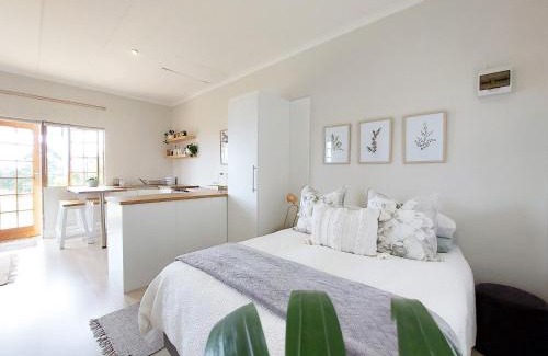 Merrivale Apartment | Upmarket off grid cottage on organic farm in secure estate