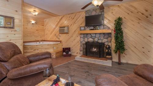 Ruidoso Ski Chalet | Upper Canyon Inn & Cabins