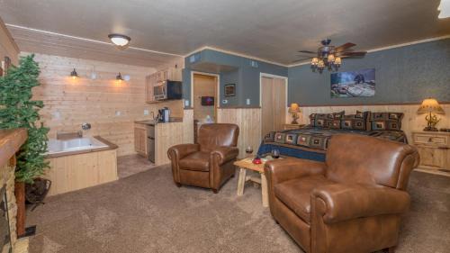 Ruidoso Ski Chalet | Upper Canyon Inn & Cabins