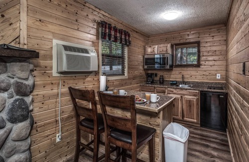 Ruidoso Cabin | Upper Canyon Inn & Cabins