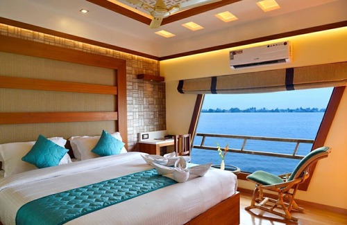 Alappuzha Boat Rental | Upper Deck Houseboat