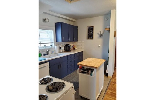 Fargo Apartment | Upper Unit-Hawthorne Area-15 min walk 2 dwtn Fargo
