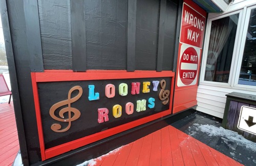 Ellicottville House | UPPER unit @ Looney Rooms in the heart of Ellicottville!