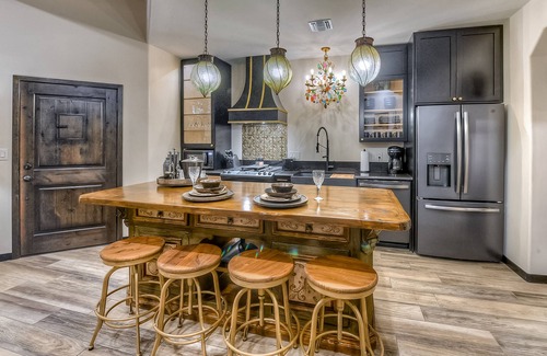 Catalina Foothills Estates House | Upscale 1,200-foot spa retreat with fireplace, grill, and mountain views