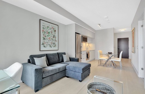 The Peanut Condo | Upscale 1 Bed + Den, 2 full baths - North York - Scala Condo
