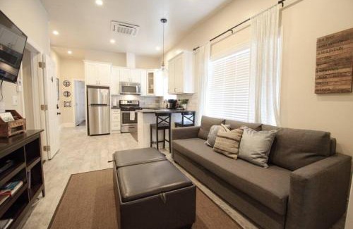 Midtown Sacramento Apartment | Upscale 1890s Historic Apartment