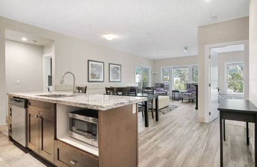 Harrison Hot Springs Apartment | Upscale 2BR Overlooking View Escape