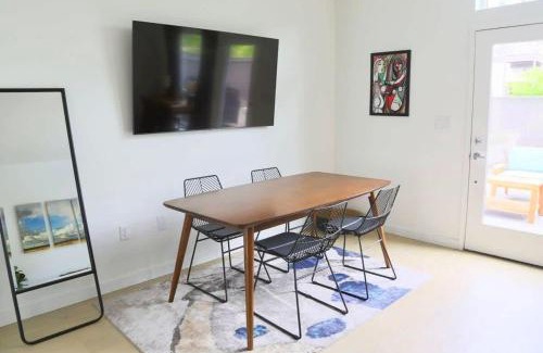Central East Austin Apartment | Upscale 2BR Condo w Patio City Views Walk to DT