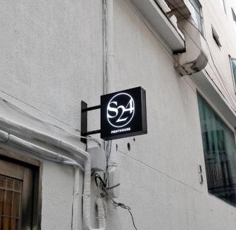Bangkok Central Business District Apartment | Upscale 3-bedroom 3-bathroom suite 1 min to BTS Prompong