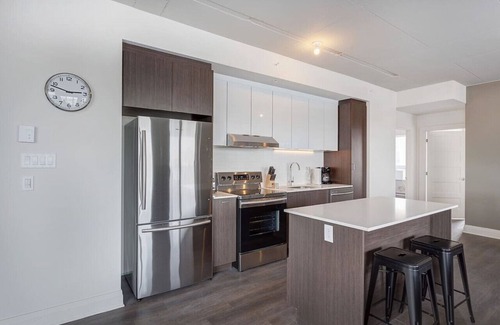 Laval Apartment | Upscale 3BR Apt: BBQ Area & Lovely Skyline Views