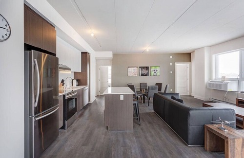 Laval Apartment | Upscale 3BR Apt: BBQ Area & Lovely Skyline Views