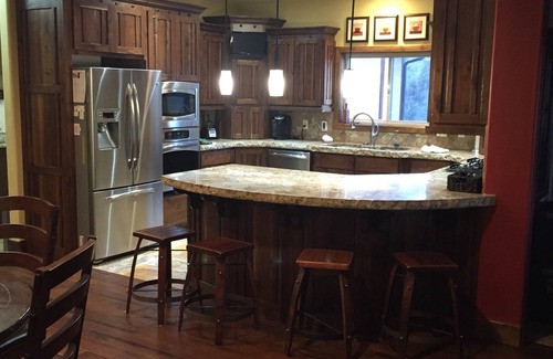 Mammoth Creek Cabin | Upscale 4 Bedroom Mountain Home With Amazing Views Between Zion and Bryce Canyon