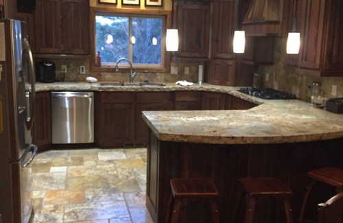 Mammoth Creek Cabin | Upscale 4 Bedroom Mountain Home With Amazing Views Between Zion and Bryce Canyon