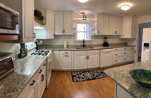 Middlebury House | Upscale 4BR Cottage Walk to Middlebury College & Town Hot Tub Pet-Friendly