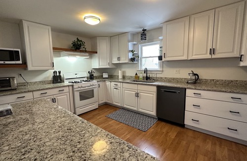 Middlebury House | Upscale 4BR Cottage Walk to Middlebury College & Town Hot Tub Pet-Friendly