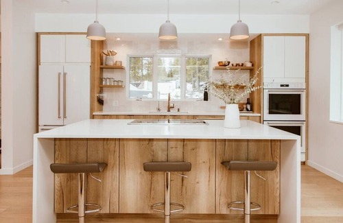 Rossland Bed & Breakfast | Upscale 4BR @ Red Mountain