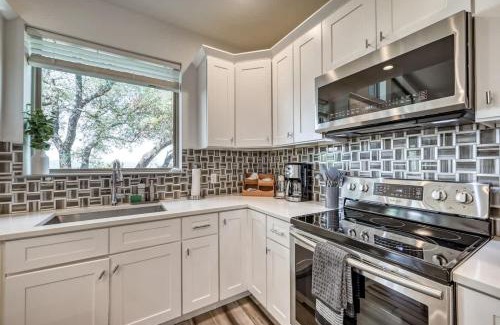 Point Venture House | Upscale 5BR Home on Lake Travis with HotTub & Lake Views