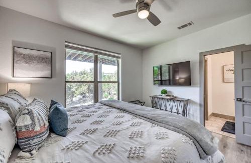 Point Venture House | Upscale 5BR Home on Lake Travis with HotTub & Lake Views