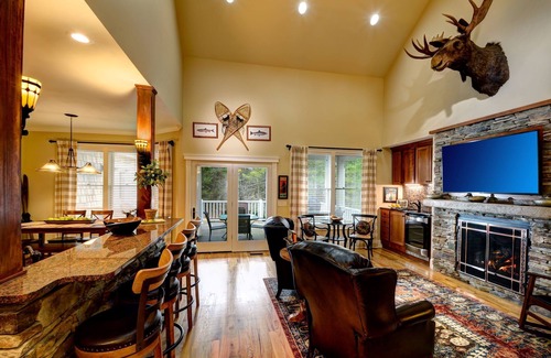 Skaneateles House | Upscale Adirondack inspired Evan's Lodge - Skaneateles-1.5 mile drive to Village