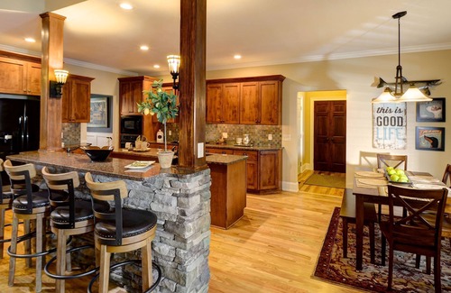 Skaneateles House | Upscale Adirondack inspired Evan's Lodge - Skaneateles-1.5 mile drive to Village