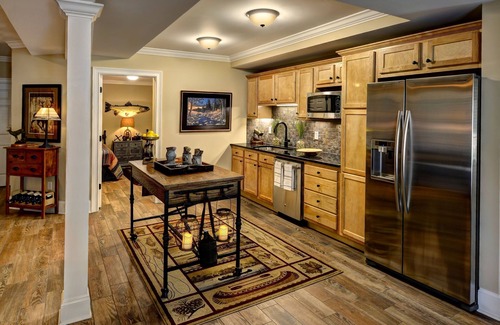 Skaneateles House | Upscale Adirondack inspired Evan's Lodge - Skaneateles-1.5 mile drive to Village