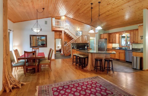 Mayfield House | Upscale Boardman River! Hot Tub! Fireplace!