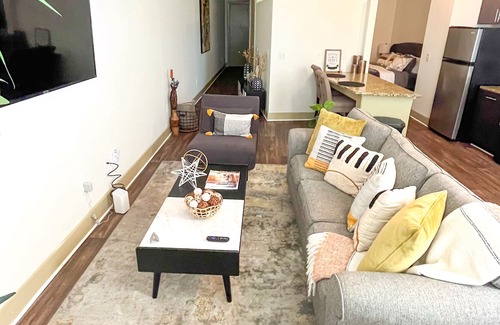 Brookwood Apartment | Upscale Buckhead Loft 1Bed1Bath, sleeps 1-4 balcony & free parking