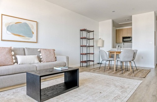 Cambridgeport Apartment | Upscale Cambridge 1BR w/Gym & W/D, walk to Harvard Bridge, by Blueground