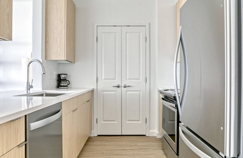 Cambridgeport Apartment | Upscale Cambridge 1BR w/Gym & W/D, walk to Harvard Bridge, by Blueground